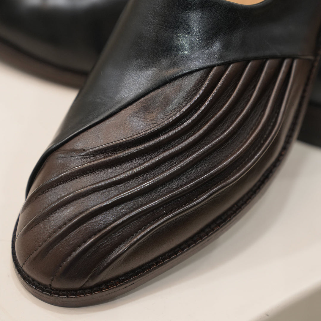 Elegant Two-Tone Leather Slip-On Shoes with Pleated Detail
