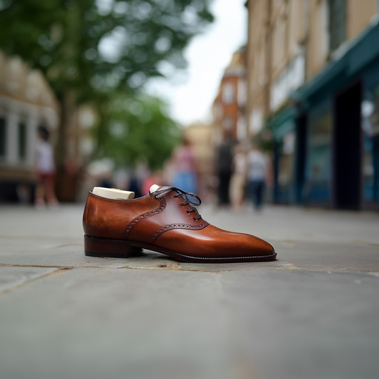 Men's premium brown hand-patina full-grain leather Oxford dress shoes with closed-lace design and polished finish.