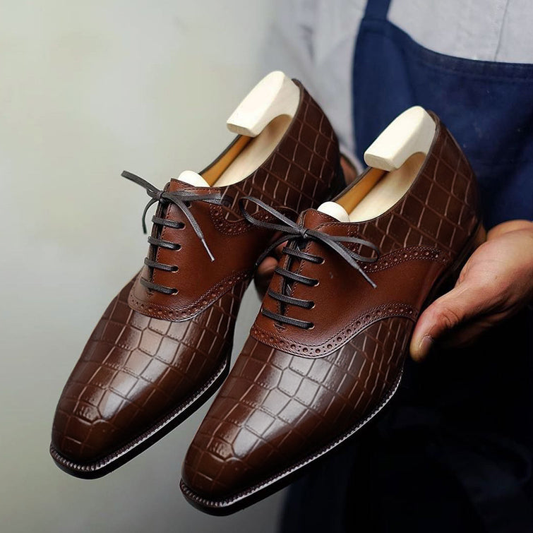Premium men's brown Derby shoes with crocodile texture pattern, polished finish, elegant brogue detailing, classic lace-up closure, refined cap-toe design, and sophisticated formal styling for office wear, weddings, business meetings, and special occasions.
