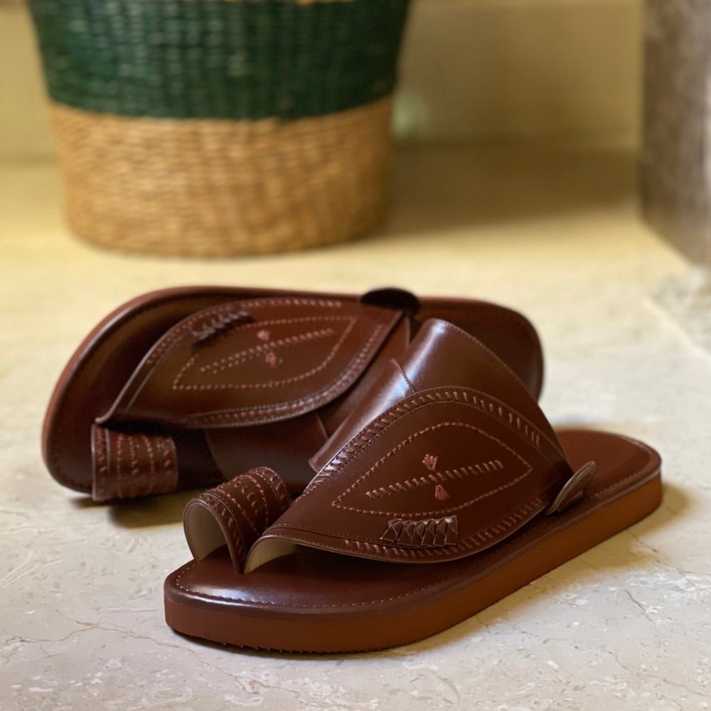 Handcrafted Brown Leather Toe-Ring Sandals – Classic Minimalist Slip-Ons