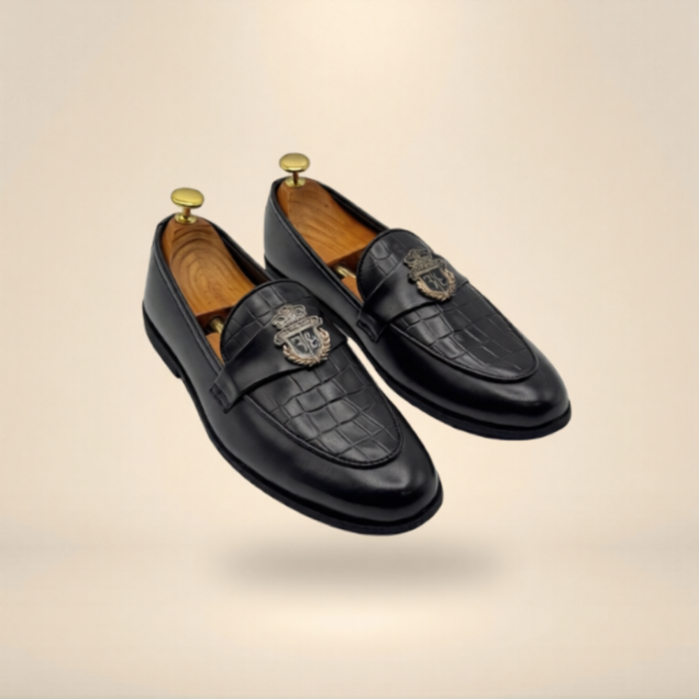 Men’s black crocodile texture leather loafers with metal emblem formal slip-on shoes.