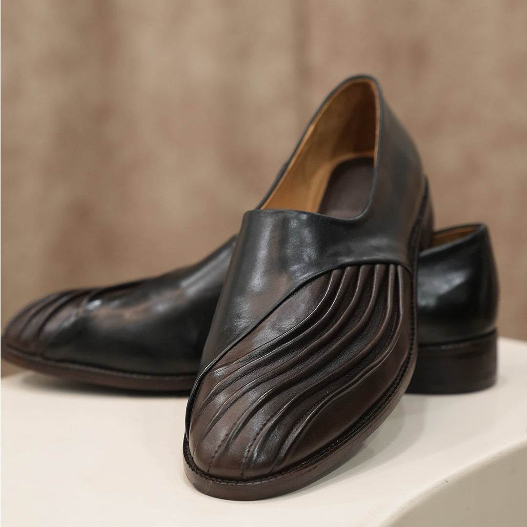 Elegant Two-Tone Leather Slip-On Shoes with Pleated Detail