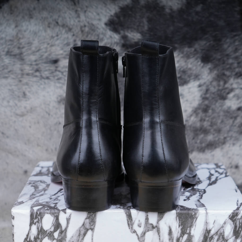 FIORINA SLIP ON ZIPPER POINTED BOOTS FOR MEN – AW26